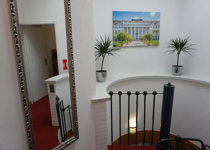 扬凡韦特酒店 酒店 *