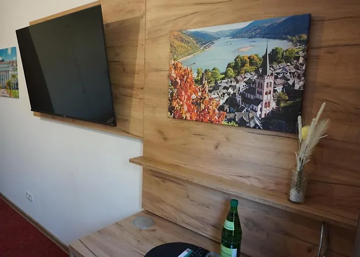 扬凡韦特酒店 *